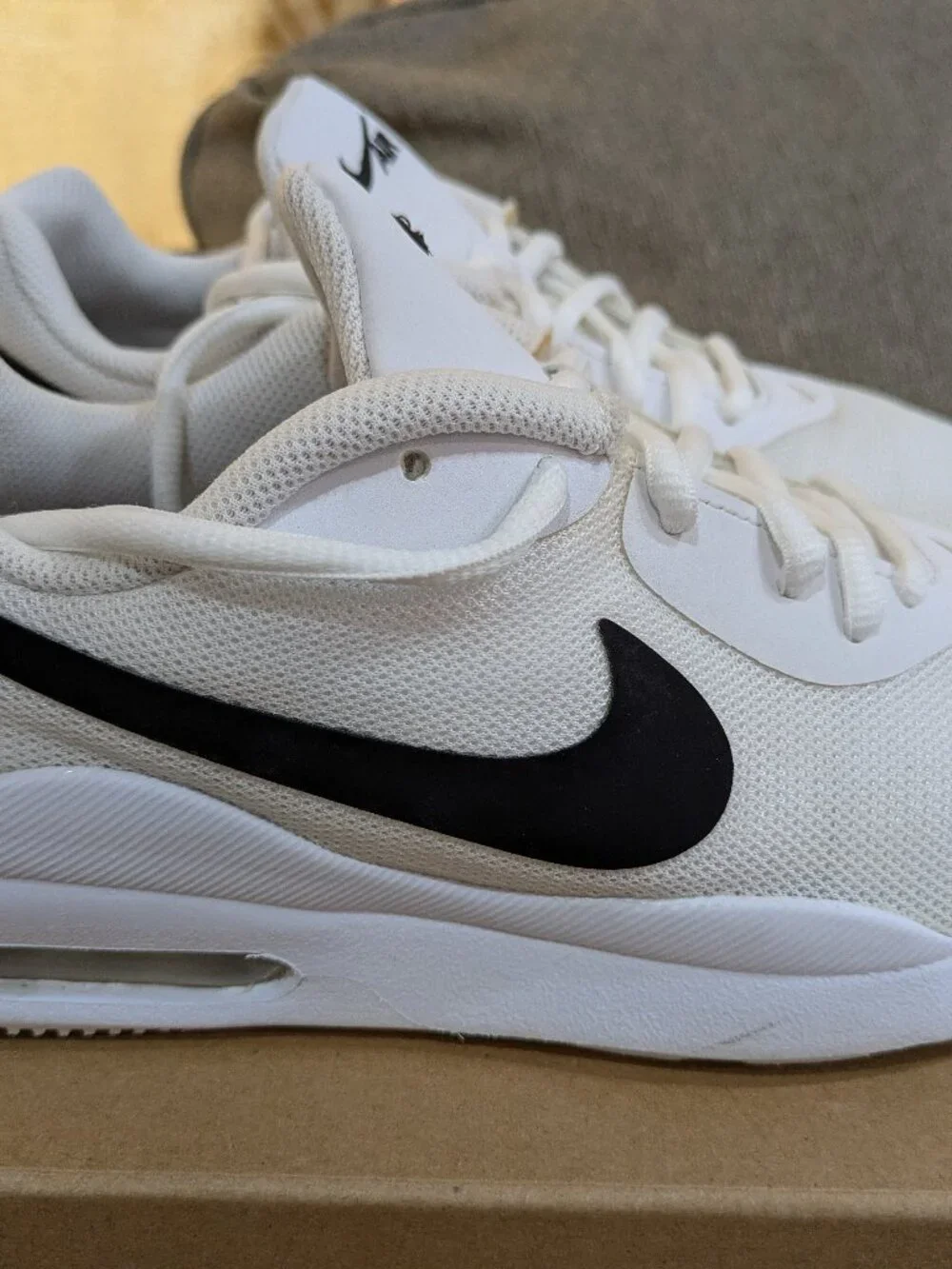 Size 8.5 - Nike Air Max Oketo White Black W Great Condition